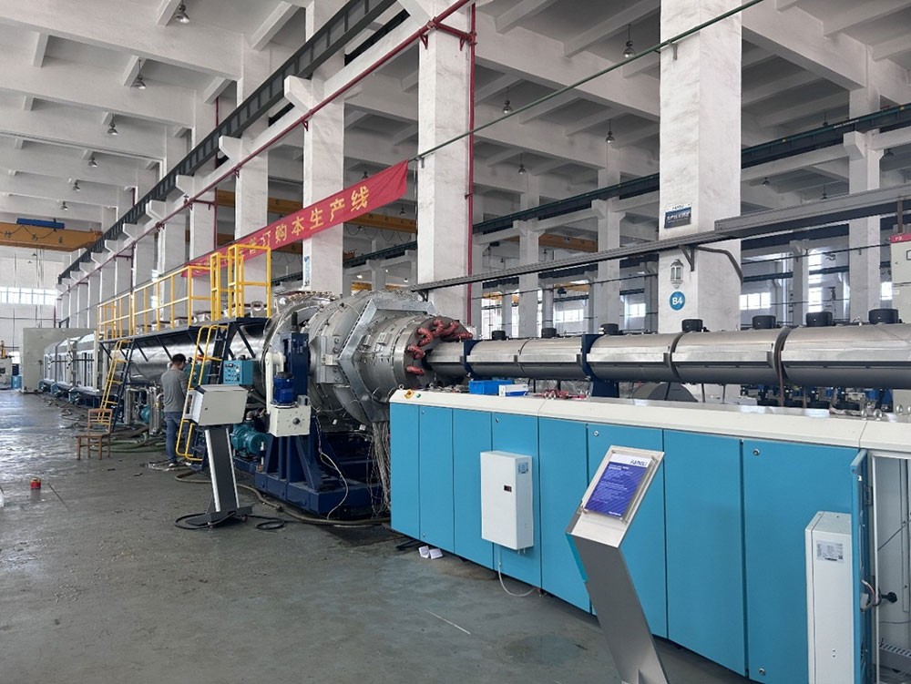 Félicitations à l'ensemble complet d'équipements d'extrusion de tuyaux en polyéthylène Fangli PE1200U pour avoir réussi l'acceptation